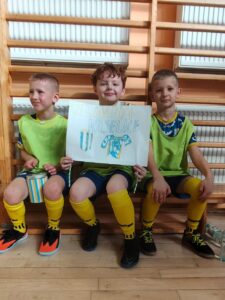 żaki na turnieju charytatywnym